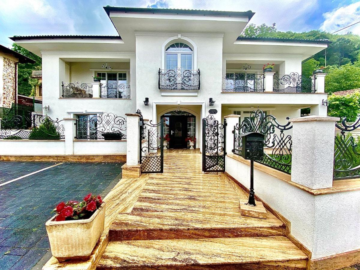 Sarada Boutique Luxury Apartment Дева Екстериор снимка