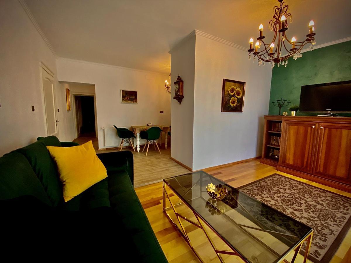 Sarada Boutique Luxury Apartment Дева Екстериор снимка