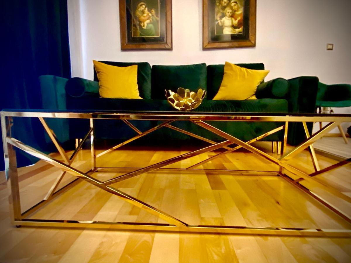 Sarada Boutique Luxury Apartment Дева Екстериор снимка