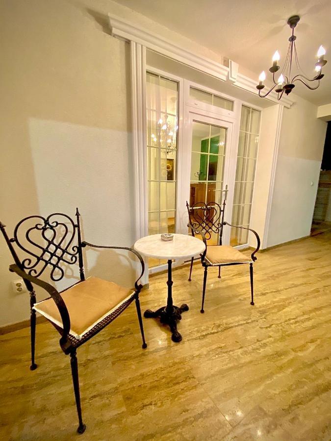 Sarada Boutique Luxury Apartment Дева Екстериор снимка