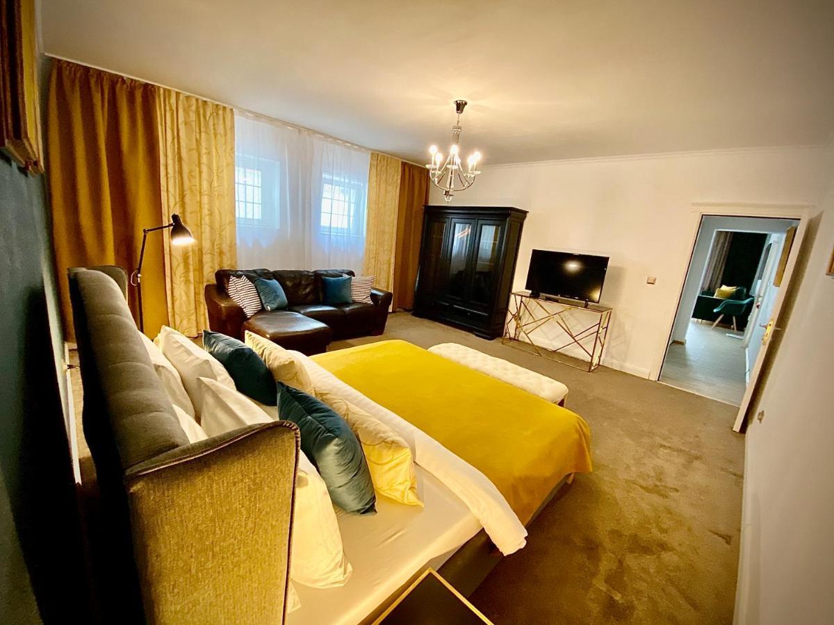 Sarada Boutique Luxury Apartment Дева Екстериор снимка