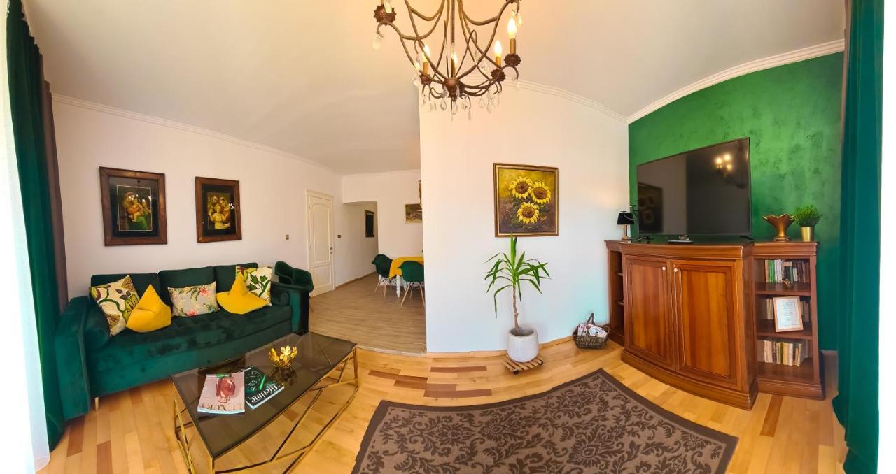 Sarada Boutique Luxury Apartment Дева Екстериор снимка
