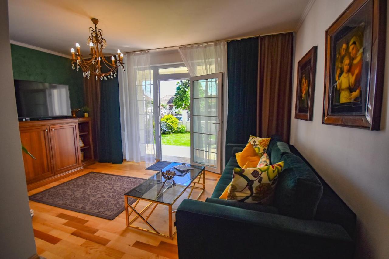 Sarada Boutique Luxury Apartment Дева Екстериор снимка
