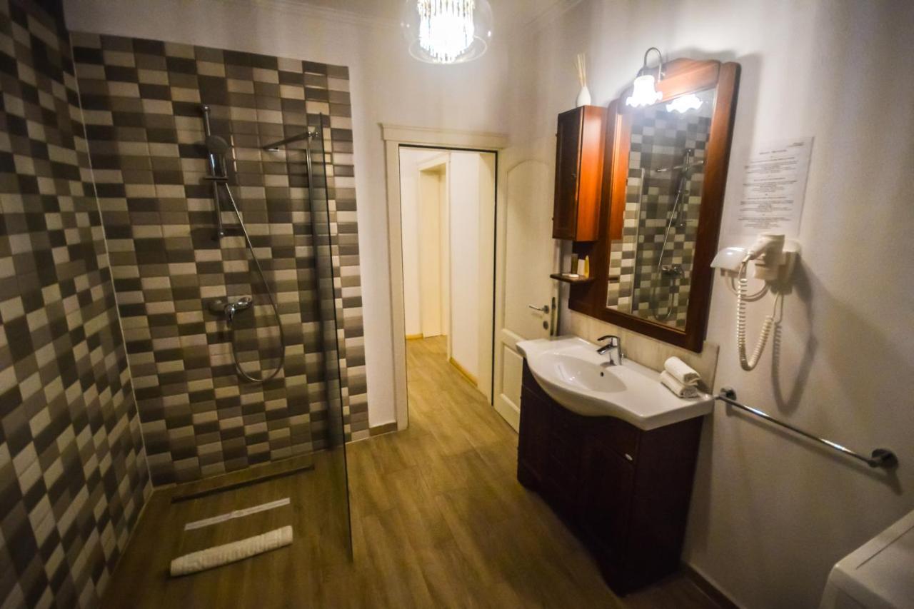 Sarada Boutique Luxury Apartment Дева Екстериор снимка