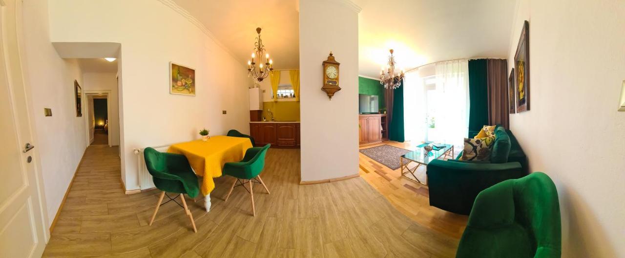 Sarada Boutique Luxury Apartment Дева Екстериор снимка