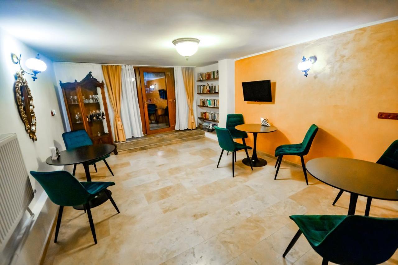 Sarada Boutique Luxury Apartment Дева Екстериор снимка